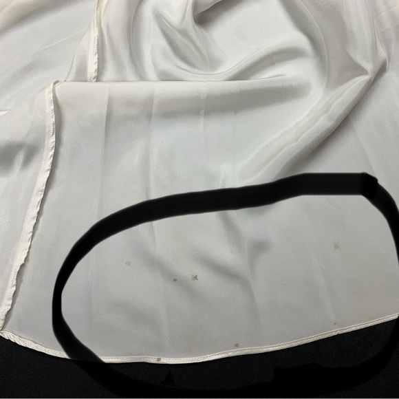 NWT Flora Nikrooz Ivory Night Gown&Robe. S/M. See pics for stains on end of gown - Picture 14 of 15